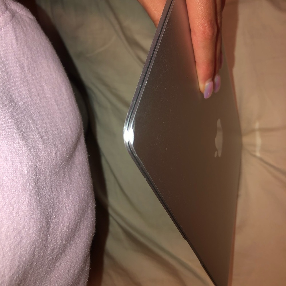 MacBook - Picture 2 of 8